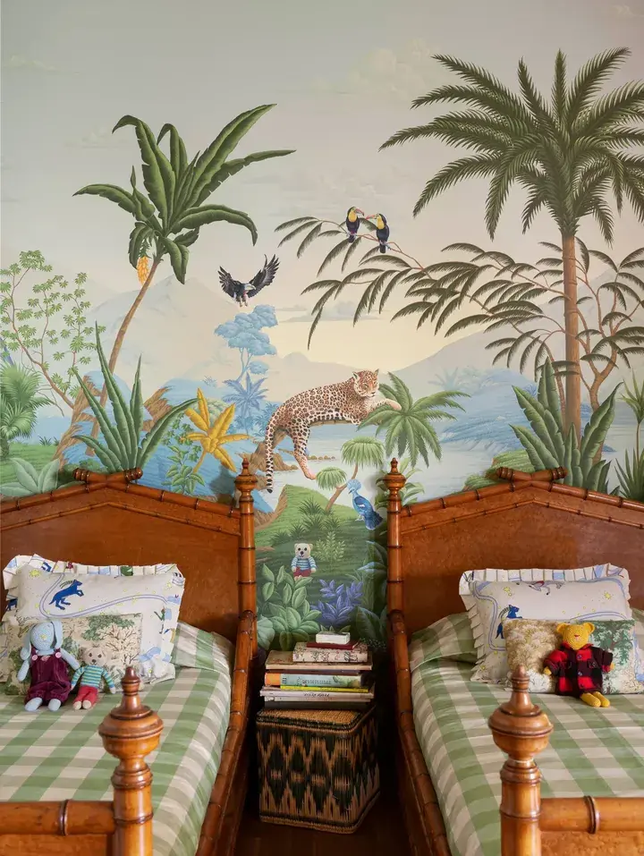 Green Palm Tree Brown Giraffe White